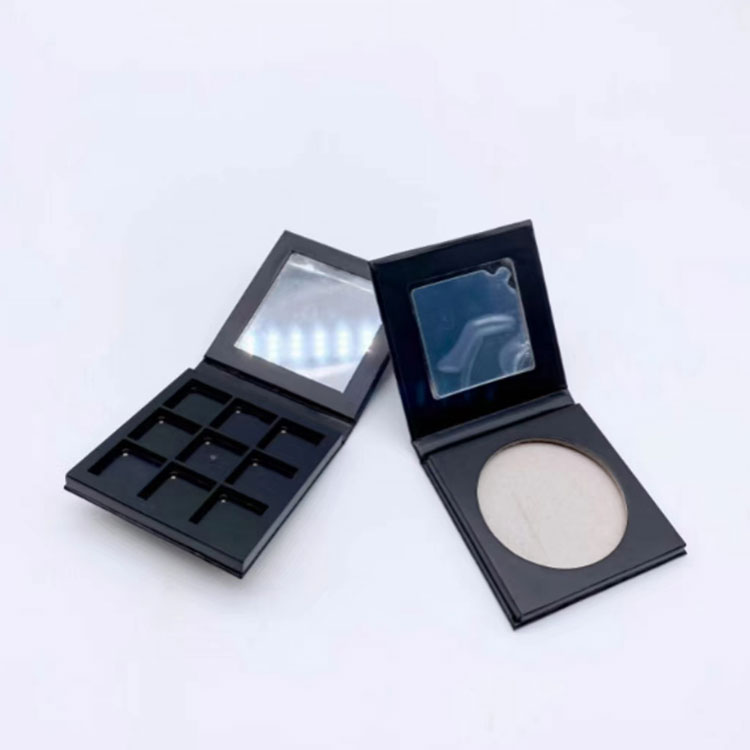 Cajas de sombras de ojos magnéticas vacías